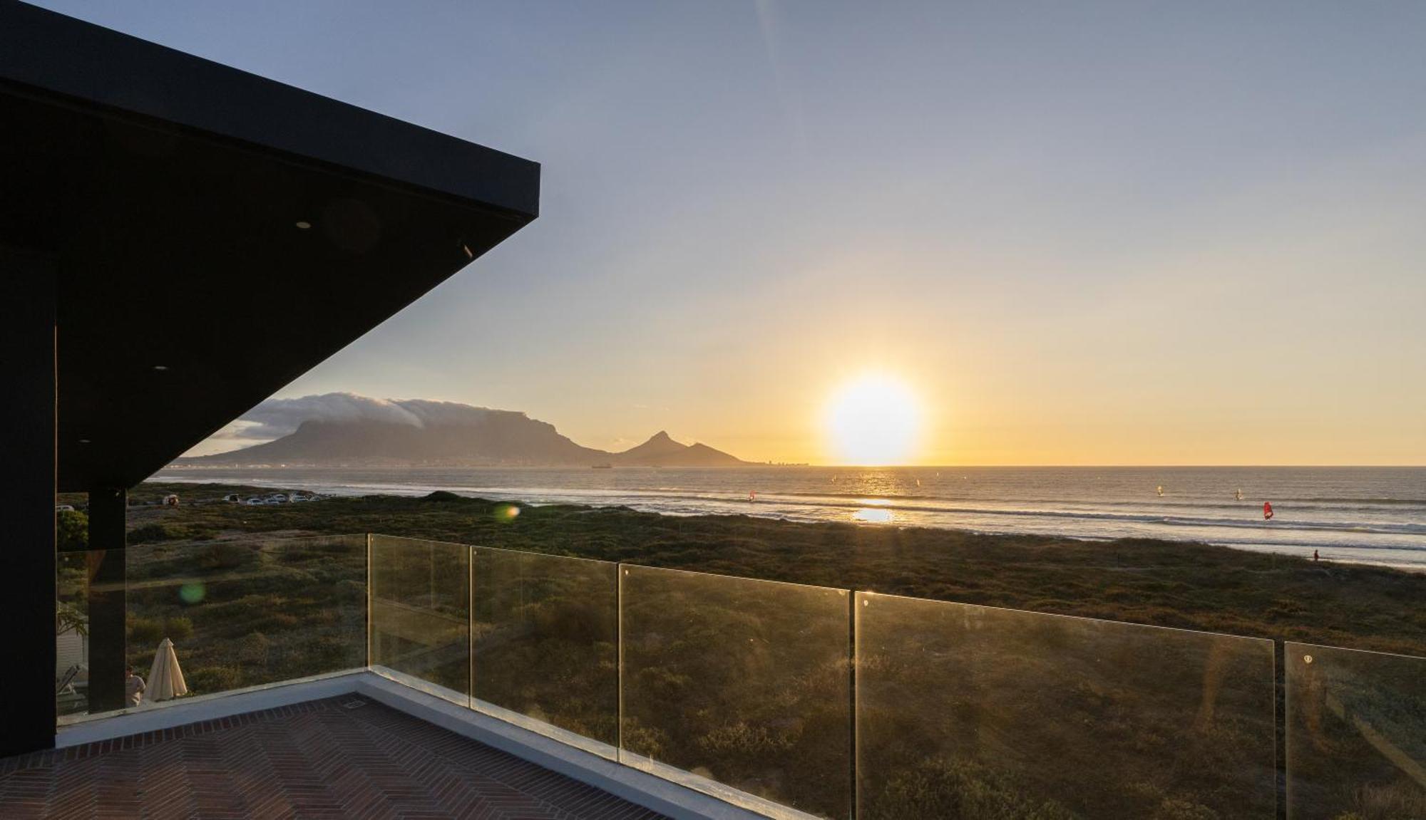 Ocean 9 - Sunset Beachfront Residency Κέιπ Τάουν Εξωτερικό φωτογραφία