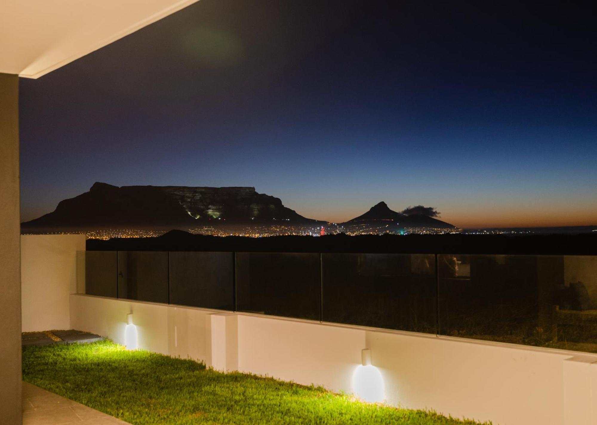 Ocean 9 - Sunset Beachfront Residency Κέιπ Τάουν Εξωτερικό φωτογραφία