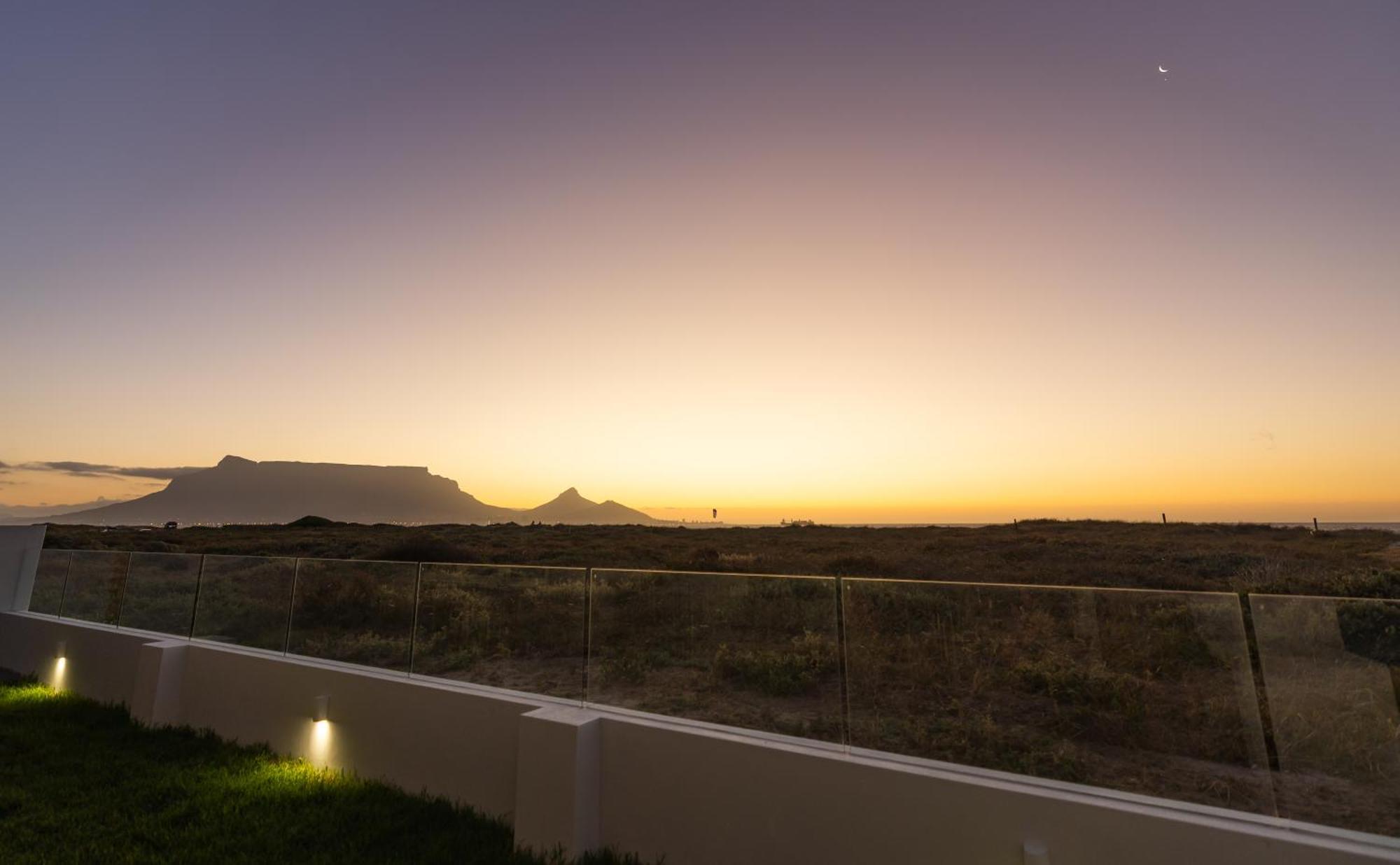 Ocean 9 - Sunset Beachfront Residency Κέιπ Τάουν Εξωτερικό φωτογραφία